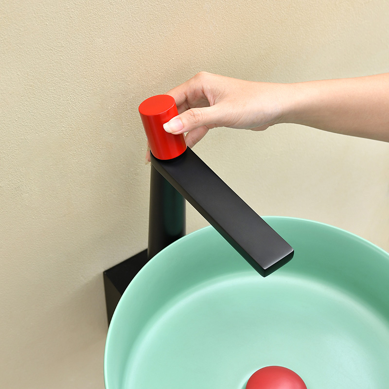 Vòi lavabo KLA42 có chức năng hòa trộn nhiệt độ nước nóng lạnh